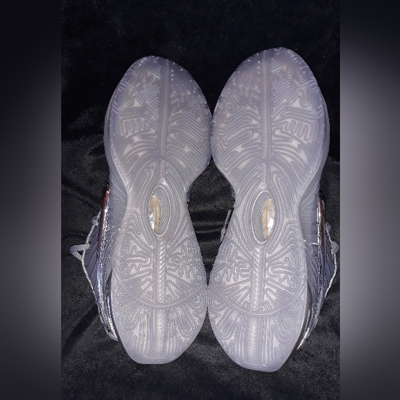 LeBron XXI Basketball Shoes Cool Grey/Iron Grey/Wolf Grey/Metallic  New in box - Picture 6 of 7